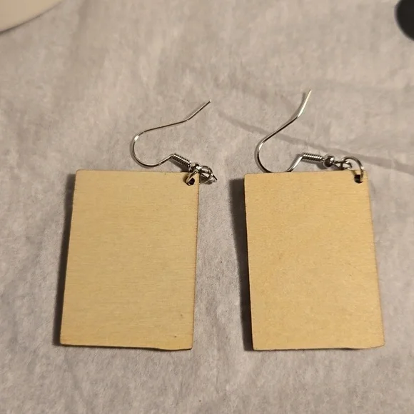 3 /$15 New Wooden Halloween Hocus Pocus Earrings - Picture 4 of 5